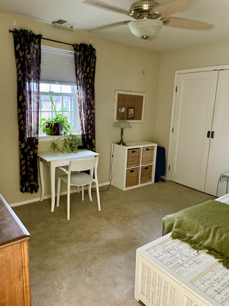 Bedroom for rent - Bedroom for Rent in Homeowner-Occupied Condo