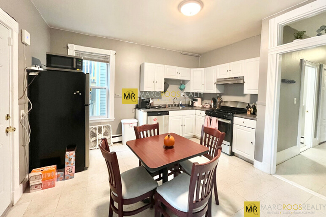 Call NOW for showings! 617-236-8600 - HILLSIDE ST - 3BR SPLIT FOR 4 PPL ON MISSION HILL W/ LNDRY IN BLDNG, EIK, PORCH, YARD FOR *9/1/2026* Apartments