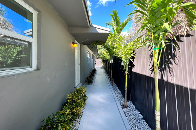 Private Entrance - Villa de Odexys - Live stress-free in fully furnished, all-inclusive corporate housing! Duplex