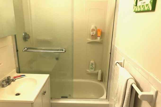 bed - No fee ! fantastic location! spacious, charming, wood floor, laundry, parking Apartments