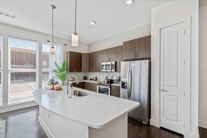 IMT at RidgeGate - IMT at RidgeGate Apartments