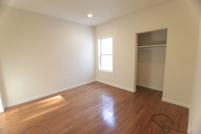 Bedroom - OCP - Best And Safest Location In a Bright 6 Bed 4 Bath Unit Apartments