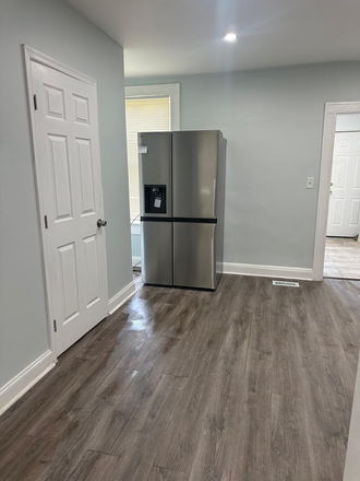 Dining - Luxury 4 Bed/1.5 bath in charles village Townhome