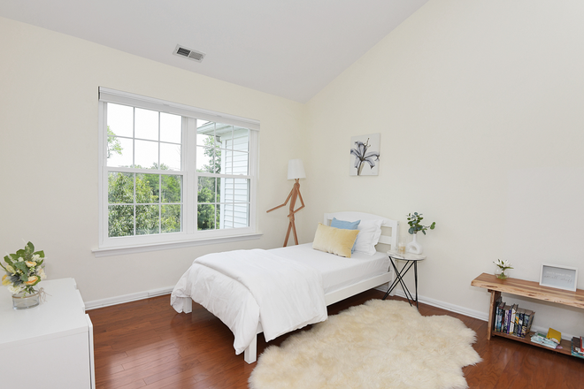 Second Bedroom - 2BR Condo-Brickhouse Rd-Princeton