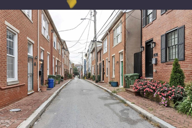 Outside Street View - 2 BR/1.5 BTH Townhouse Near Univ. of Baltimore Downtown