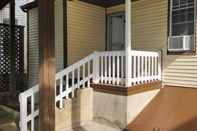 Apt Entrance - Cleneay 1 Walk to XU Duplex