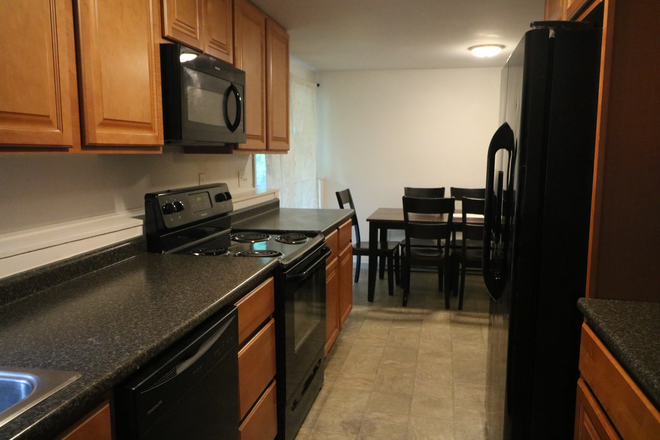 Kitchen - Newer 4 BR, 2 Bath house close to UCONN