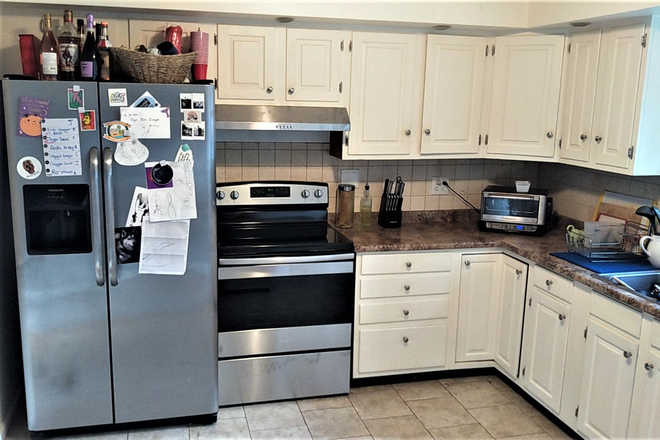 Kitchen - Fantastic 5 Br 2 Ba Lake House15 min from UCONN Storrs