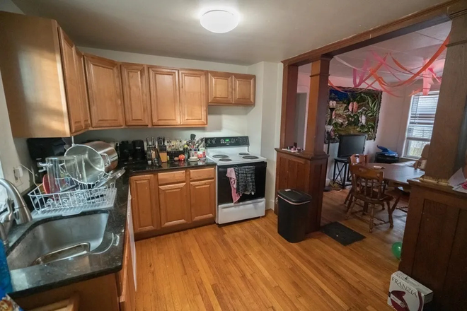 Kitchen - 4 Bed, 2 Bath House