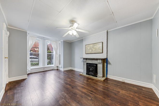 Living Room - UIC MEDICAL DISTRICT / TRI TAYLOR 3 BEDRMS Apartments