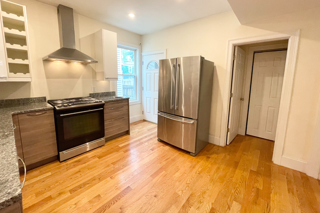 kitchen - Renovated 3 bed in great location walking distance to JFK. Apartments