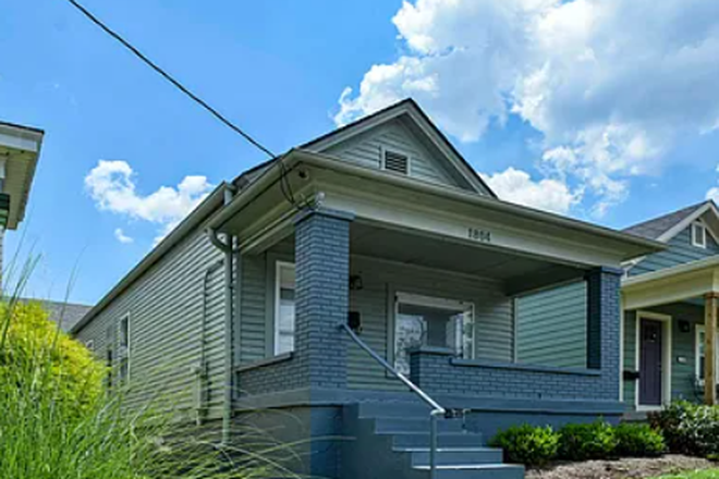 Front View - Responsible/Professional Bellermine/UofL Students to Share a Home at 1804 Stevens Ave - 1 Room left