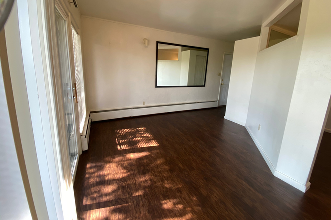 1 - AUGUST PRELEASING: 812 20th St #6 Apartments