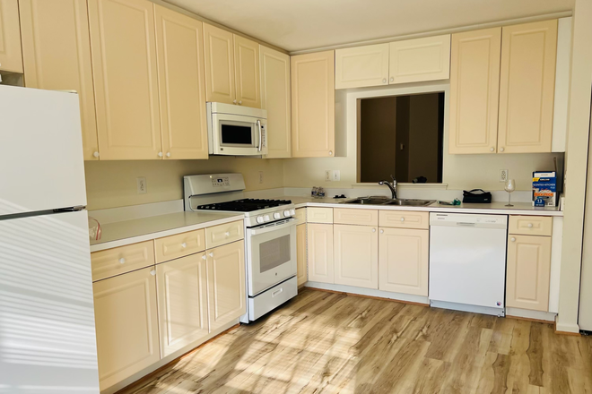 kitchen - 1 Room with attached bath in a townhouse