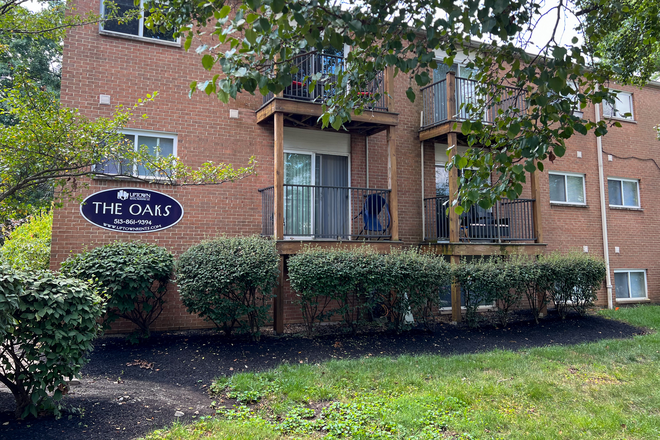 The Oaks Exterior - The Oaks Apartments