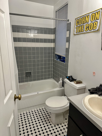 1 - Off Campus Affordable and No BROKER FEE Studios, 1, 2 and 3 Bedrooms for 9/1/26 Move in! Apartments