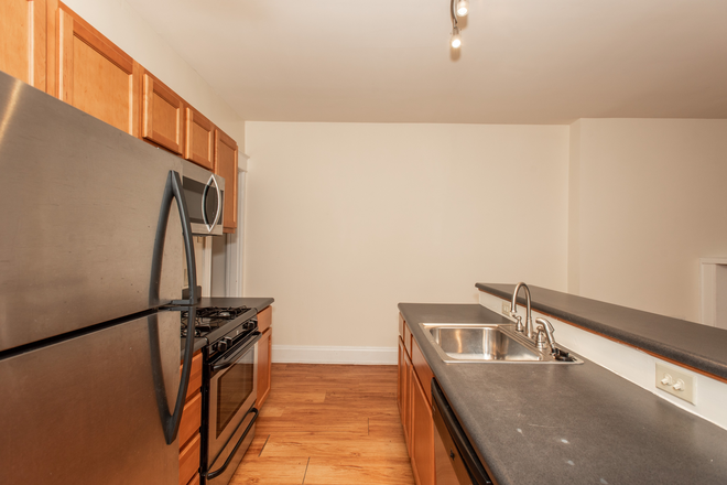 Kitchen - 218 Donahue