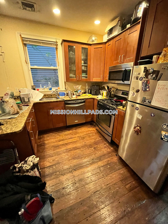 Kitchen - Parker st - great unit -4bd/2bath - 9/1/25 House