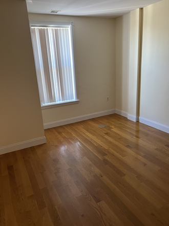 living - LOCATION!! BEAUTIFUL 3 BED, NO BROKER FEE! 9/1/26! Apartments