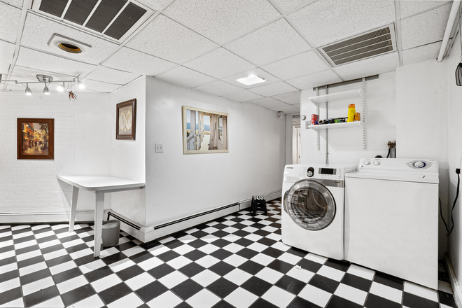 Call NOW for showings! 617-236-8550 - COMM AVE - LRG BACK BAY BROWNSTONE GRDN LVL 2BR/1BA W/ IN UNIT LNDRY, H&HW INC *AVAIL NOW!* Apartments