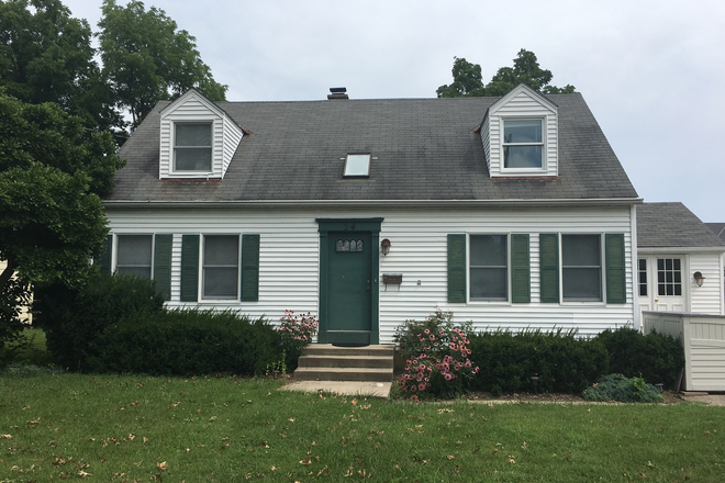 Outside Street View - Rose House, Spacious, Quiet, near Rec Center