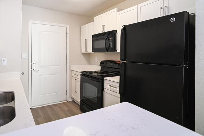 Kitchen - University Townhomes at Charlotte