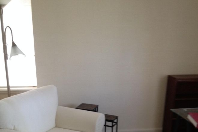 Sitting area adjacent to eating bar and kitchen - Private Suite in Large Home in Roland Park