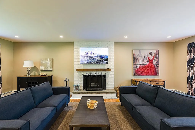 Living Room - 806 Storrs - Furnished 4 Bedroom. Minutes from Campus House