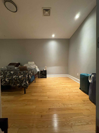 Very Large room, can easily fir 2 queen size beds with study desks - 4B/2B Duplex House