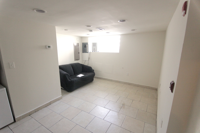 Living Room - OCP - 3 Bed 3 Bath With Private Patio Close To Campus Apartments