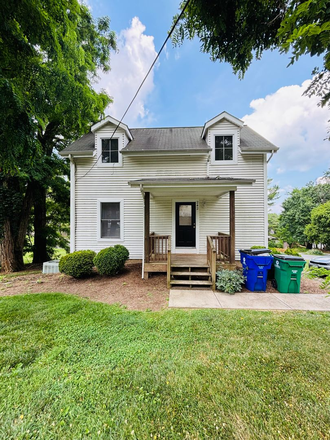 - 3 Bedroom, 2.5 Bath Duplex