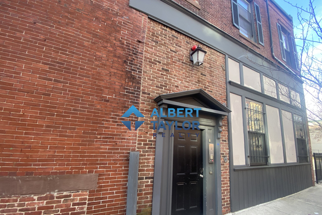 Exterior - 4 Bedroom on Northampton Street! Heat & Hot Water Included!!