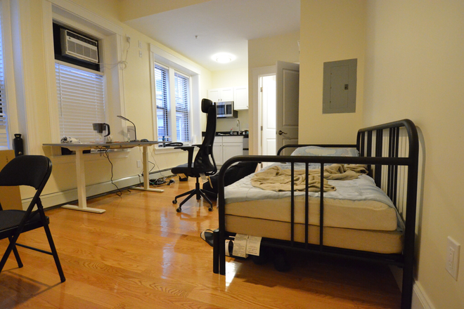Studio - Lovely Studio Available to Rent 9/1/2026 on Westland Ave