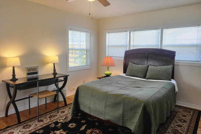 Bedroom - Furnished Room for Rent - Olde Towne Orange greater area House