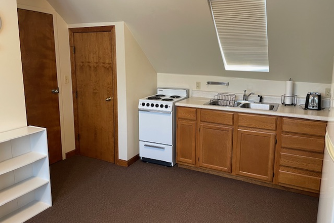 Kitchen & Closet Door - Manning Apartments