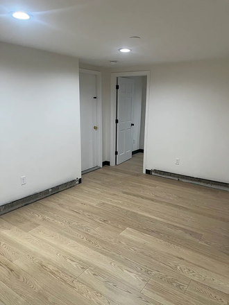 living - Fully renovated 3 bedroom apartment