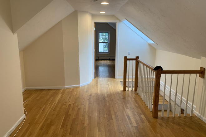 3rd Floor area - Updated 8/8/25 Room for rent in a 6 bed 2.5 bath house on Foster St