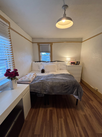 Bedroom - CHEAP 1 BEDROOM SUBLEASE BEST LOCATION ON THE HILL House