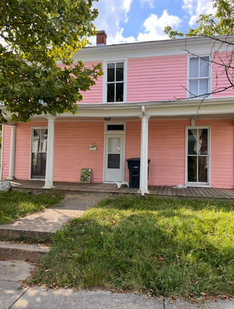 Front of house - 5 Room 2 Bath Housing 10 min Walk to Campus or Downtown House