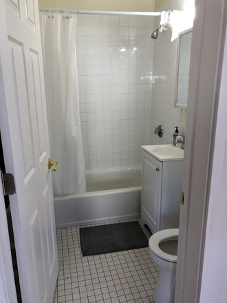 Bathroom - 1BR Apartment in Kirkland Court (Harvard University Housing)