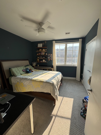 Bedroom (Unfurnished) - Spacious Master Bedroom in a Comfortable and Clean 2br/1ba Condo w A/C and in-unit W/D