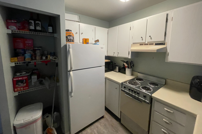 Kitchen - College Place Condominiums, close to Walmart