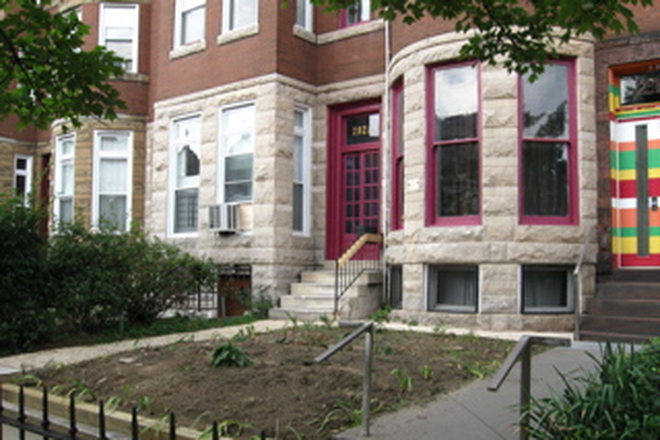 front of building - Cozy 1 Bed Studio Apartment