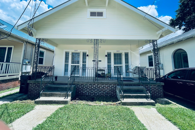 Building - 3 blocks to campus Duplex
