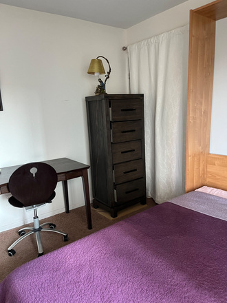 bedroom 2 desk on side - $1,600 / 3br - UCSD bus at condo, grad school or prof. to share 1,500sqft beautiful home