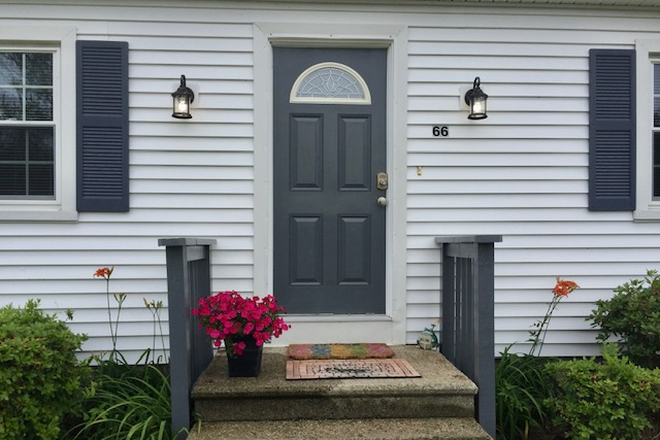 Front of House - Available for a group of 5! 5 Bedroom in Bonnet Shores! House
