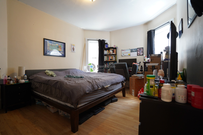 1 - Incredible Brookline 3 and 4 beds, W/D in unit. Students ok. No Fee! Apartments