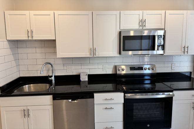 Kitchen - 3 Split(4 Bed) 1.5 Bath in Central Square, Cambridge Renovated!! Avail 9/1 *Half Month Security* Apartments