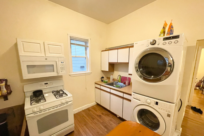 Kitchen - Amazing 2 Bed with in unit laundry Apartments