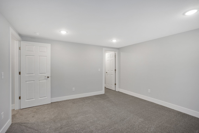 Bedroom - Close to Campus NEW Build !  One of the nicest duplexes on campus ! Duplex